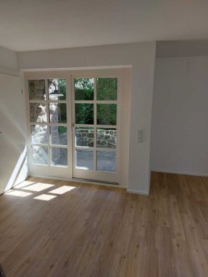 In Rösrath Hoffnungsthal: Gepflegte Wohnung mit zwei Zimmern und Terrasse