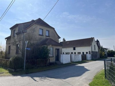 Einfamilienhaus mit Hof und Nebengelass