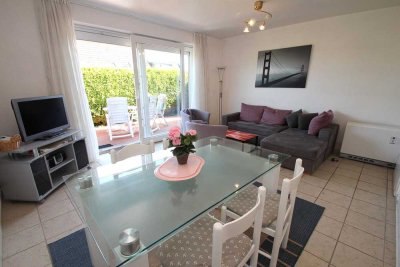 Nur wenige Meter zum Strand und Yachthafen! Schicke 2,5-Zimmer Wohnung mit Terrasse und Stellplatz!