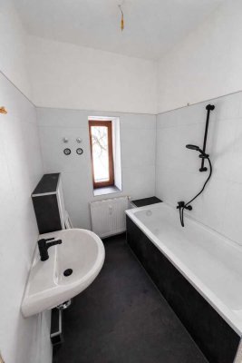 **Ein Monat Mietfrei ** 2-Raum Wohnung mit neuem Parkett, Badezimmer und Küche