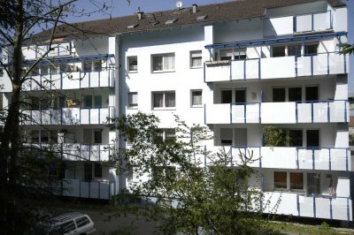 * * WOHNGLÜCK * * Zentral gelegene 2-Zimmer-Wohnung m. Südbalkon