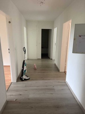 Geschmackvolle 4-Zimmer-Wohnung mit Balkon in Heidelberg
