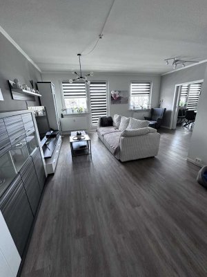 Schöne 5 Zi Wohnung mit 2 Bäder und 2 Balkone