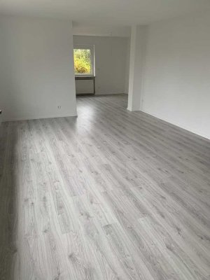 NEU - großzügige 4-Zi.-EG-Wohnung in Hambacher Höhe
