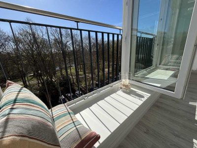 Ihr Blick auf den Schreventeich - neurenovierte 3-Zimmer-Dachgeschoßwohnung