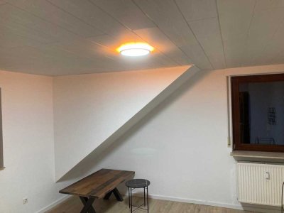 Schöne 2 Zimmer DG-Wohnung