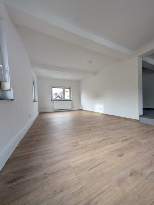 Neu sanierte, helle 2,5-Zimmer Wohnung in Rosbach vor der Höhe