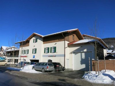 *Schliersee * 3 Zimmer * Küche mit EBK * Bad mit Wanne und Dusche * Gäste-WC * Parkett *