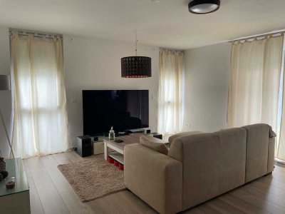 Exklusive 3-Zimmer-Ergeschoss-Wohnung mit Terrasse, Garten, EBK in schönem Neubau