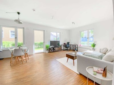 Neubau trifft Natur! – Lichtdurchflutete Wohnung mit Garten & Gäste-WC