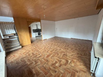 5 Zimmer  Erdgeschoss Wohnung  mit großem Garten + Terrasse