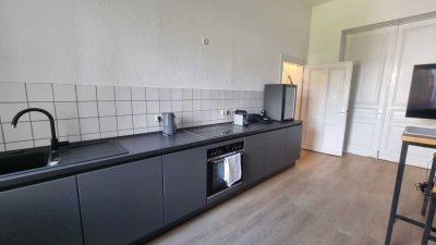 Stilvolle Altbauwohnung mit Stuckdecken & Einbauküche – 87 m²