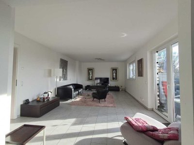 Moderne 4-Zimmer-Wohnung mit großem Küchen- und Essbereich sowie großem Balkon mit Aussicht