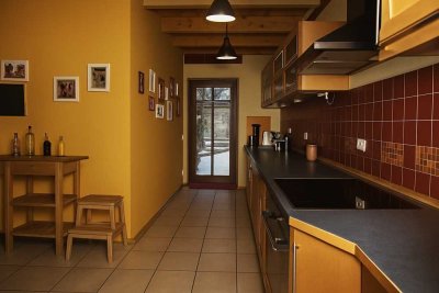 Schön gelegen in Pfeffelbach: 2 Häuser: 1 x ca. 194m² saniert,  1 x ca. 125m² renovierungsbedarf, mi