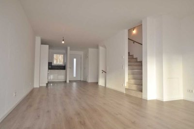 Charmantes Reihenhaus mit Garten in familienfreundlicher Lage von Wiesbaden-Delkenheim zur Miete