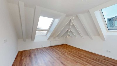 Erstbezug nach hochwertiger Sanierung: Lichtdurchflutete Dachgeschosswohnung in Frankfurt Heddernhei
