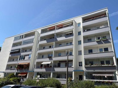 Saniertes Familien-Apartment mit Aufzug, Balkon und Wannenbad! KEINE WGs!