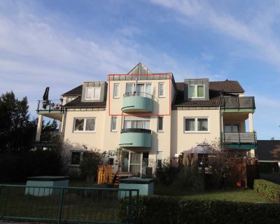 Charmantes Dachgeschossappartement mit Balkon und Tiefgaragenstellplatz in Niederkassel