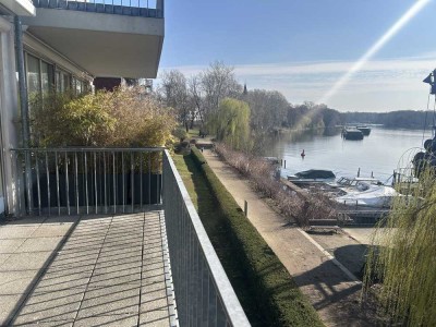 bezugsfreie Traumwohnung mit Stellplatz in Bestlage mit  Blick auf die Spree