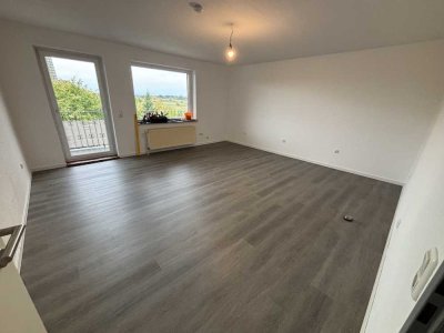 Gepflegte 4-Zi.-Wohnung mit EBK, Balkon,Garten, Stellplatz in Braunschweig-Hondelage