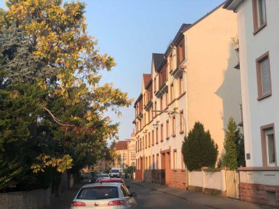 Helle 3-Zimmer Wohnung mit EBK und 2 Süd-Balkonen in Alt-Fechenheim
