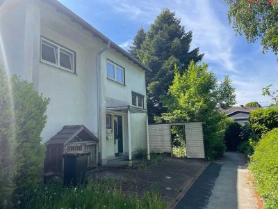 Familienfreundliches Einfamilienhaus mit ca. 380 m² Gartenfläche und großer Doppelgarage