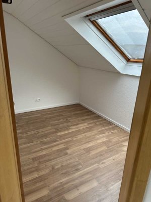 Helle 2,5-Raum-DG-Wohnung mit EBK in Leutenbach-Nellmersbach