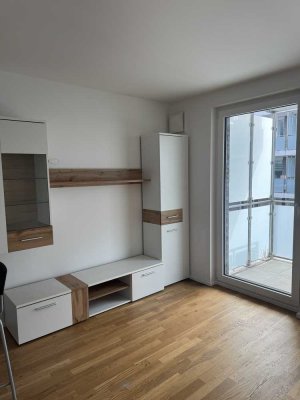 Bockenheim: Moderne und gut geschnittene 2-Zimmer-Wohnung mit EBK und Balkon