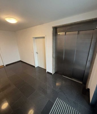 2,5-Zimmer Neubauwohnung mit Aufzug und Balkon