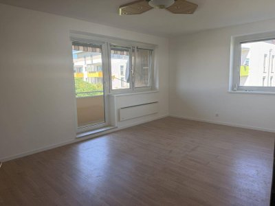 Neu renovierte 3-Zimmerwohnung mit Loggia, Gemeinschaftsgarten, Stellplatz mit Carport und riesigem Kellerabteil
