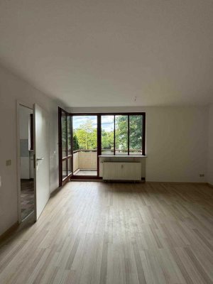 ***Toller Wohnpark, 1-Raum Wohnung- Balkon mit Ausblick , Tiefgarage***
