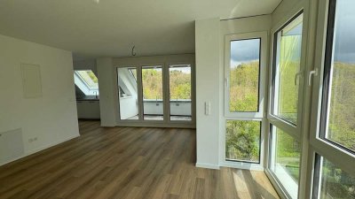Traumhafte neue Maisonette-Einliegerwohnung mit Loggia, Balkon & Waldblick in Stuttgart-Kaltental