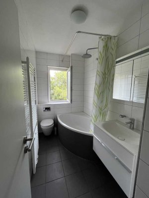 Charmante 2-Zimmer-Wohnung mit Balkon  und  EBK in beliebter Lage Neckarau-Almenhof zu vermieten
