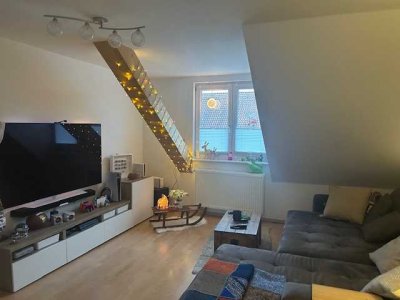 Gepflegte 2-Zimmer-DG-Wohnung mit EBK