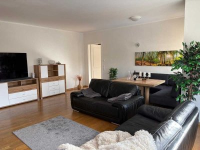 geräumige 3 1/2 Zimmerwohnung mit großer Dachterrasse, Balkon, Stellplatz + TG-Stellplatz