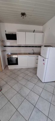 Schöne 2-Zimmer-Dachgeschosswohnung mit Balkon & Einbauküche in Hatzenbühl
