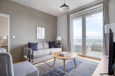 Große 3 Zi Wohnung mit Freifläche, dazu schöner Ausblick über Wien mit Gym, Wellness, U3 Gasometer (VIE299)