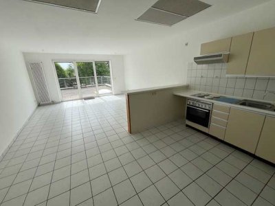 Schöne, helle Wohnung mit großem Balkon und EBK in Bous
