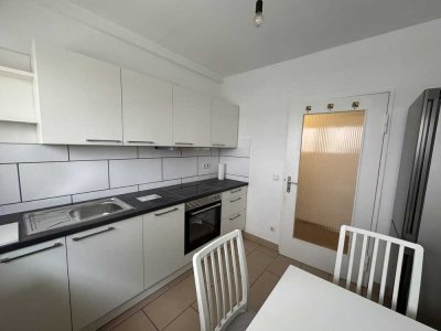 Schöne möblierte 2 ZKB Whg. (2er WG).  Zentral in MA-Quadraten. Neue Einbauküche.