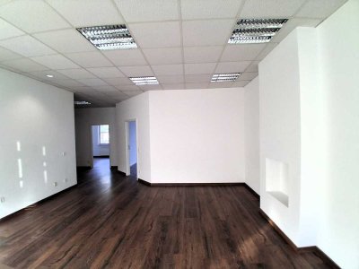 Offen geschnittene Wohnung mit vielseitigen Gestaltungsmöglichkeiten in zentraler Lage