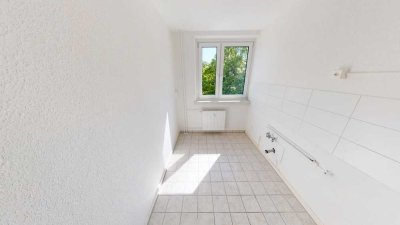 Ebenerdig erreichbare 2-Raum-Wohnung mit Balkon in begrünter Wohnlage