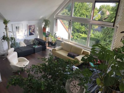 Einzigartiges Wohngefühl: Stilvolle Loft/Split-Level-Wohnung mit Komfort-Kamin und Balkon