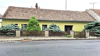 Wohnhaus mit neuer Heizung und weitläufigem Grünruhegarten