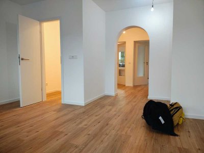Helle 2,5-Zi-Wohnung mit Balkonen, zentrale ruhige naturnahe Lage