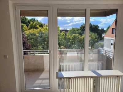 Helle 2,5-Zimmer Wohnung mit Balkon im 2. OG in St. Lorenz Nord