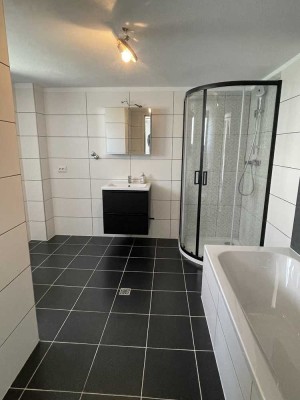 Einfamilienhaus in Rodalben: 4 Zimmer, Küche, 2 Bäder, kleiner Garten mit Hof