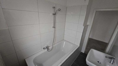 Exklusive, vollständig renovierte 3-Raum-Erdgeschosswohnung mit EBK in Waldsee