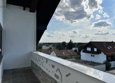 Helle 2-Zimmer Dachgeschosswohnung mit Balkon in Salzweg