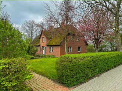 Reetdach-Idyll im Wasserkoog**