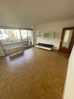 Erdgeschoss - 1-Raum Appartement mit Balkon und Einbauküche in Essen-Stadtwald